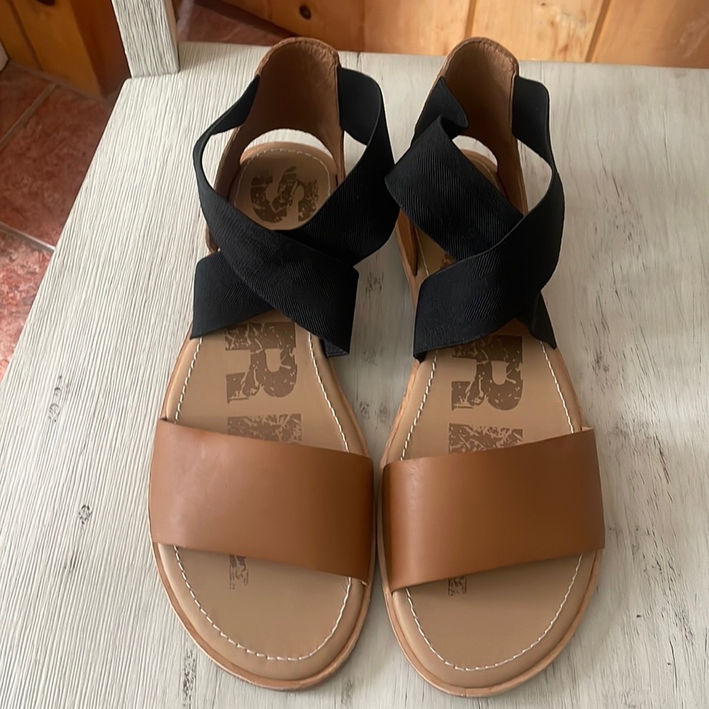 NEW Sorel Ella sandals NWOT